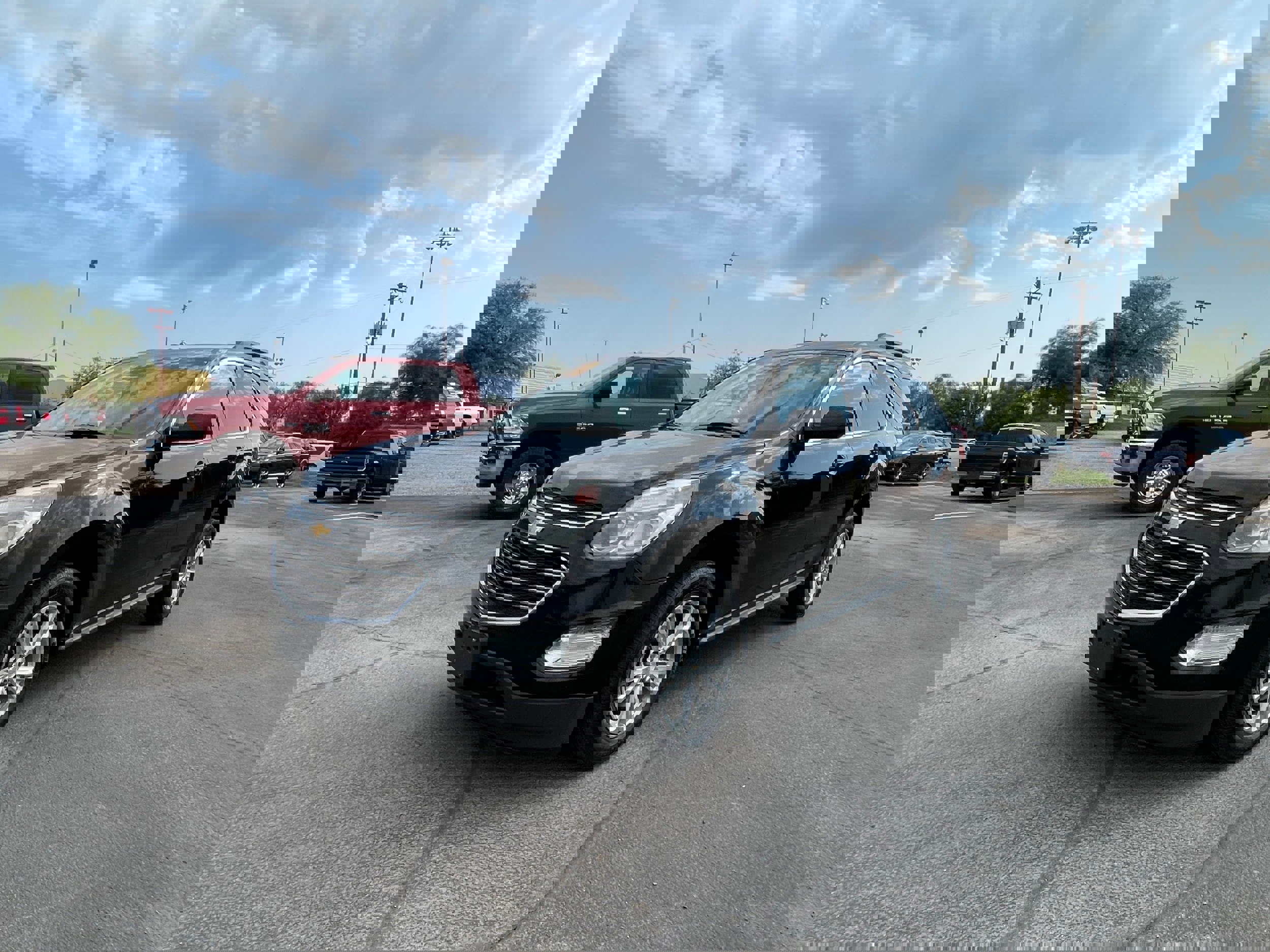 Used 2017 Chevrolet Equinox LT image 1