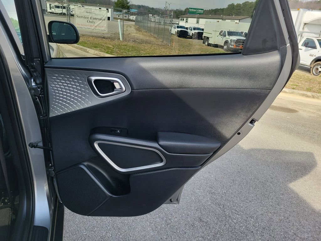 Used 2024 Kia Soul LX w/ Option Group 015 FWD image 34