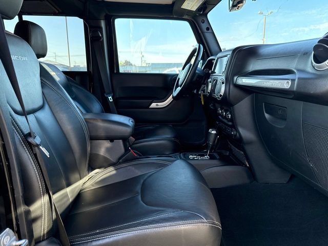 Used 2017 Jeep Wrangler Unlimited Rubicon AWD/4WD image 10