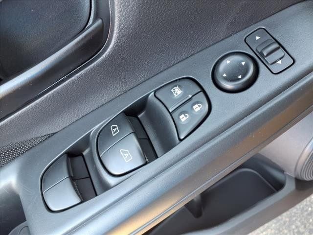 New 2025 Nissan Kicks Play S image 18