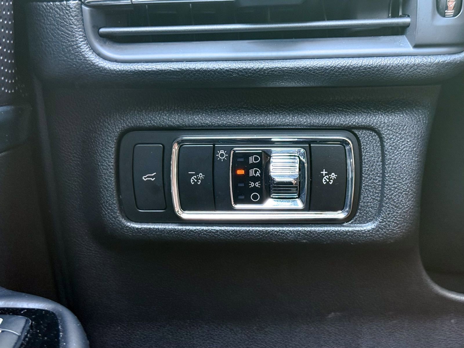 Used 2023 Lincoln Corsair AWD w/ Equipment Group 101A image 32