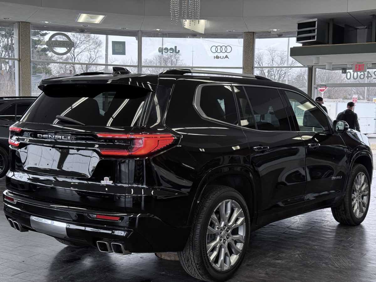Used 2024 GMC Acadia Denali w/ Super Cruise Package FWD image 9
