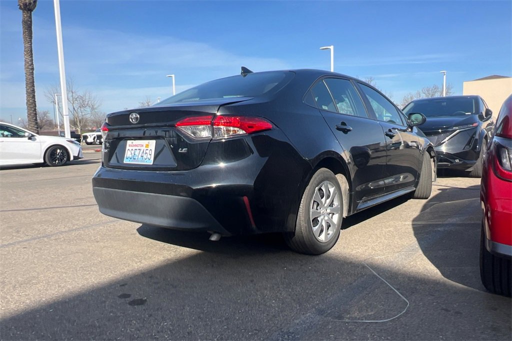 Used 2025 Toyota Corolla LE image 3