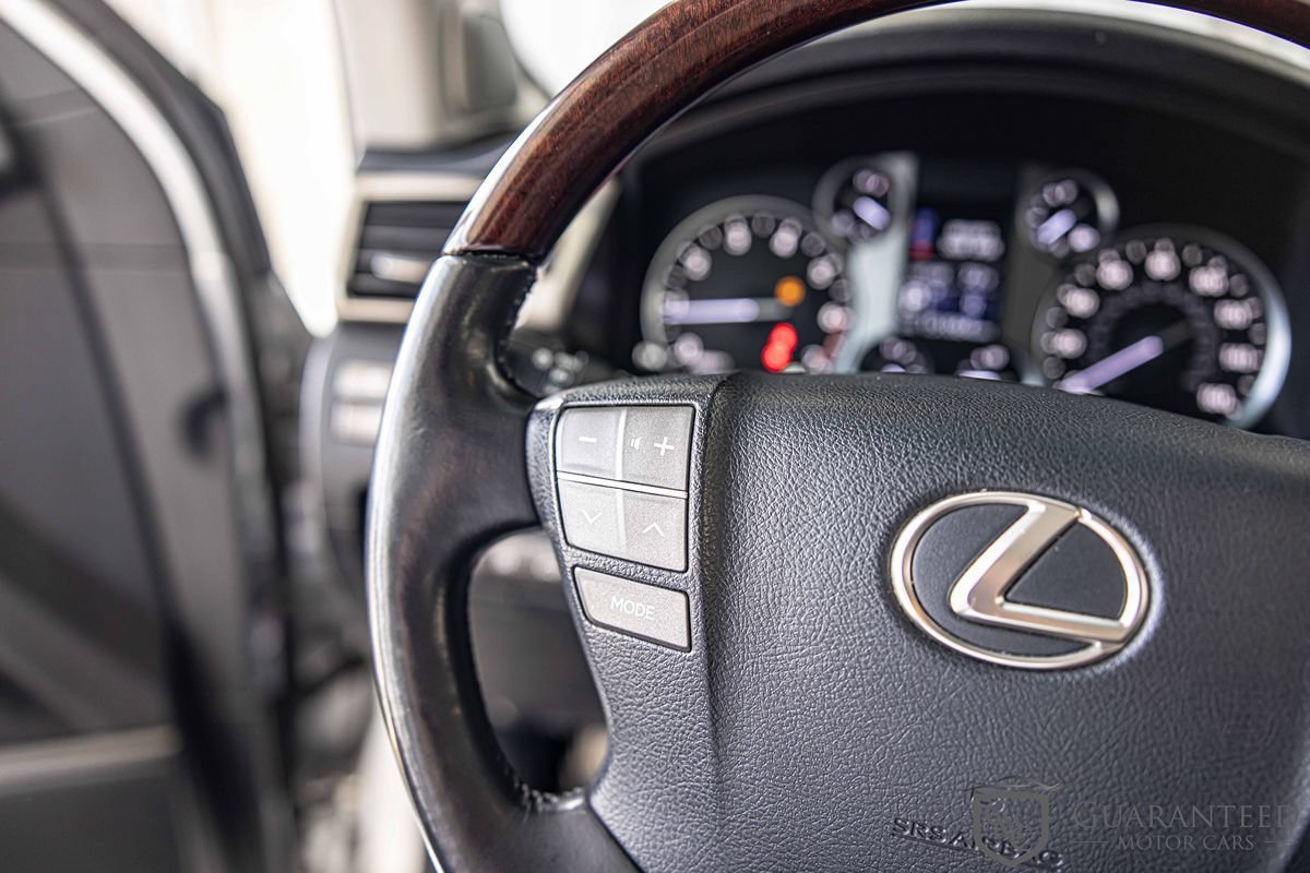 Used 2015 Lexus LX 570 4WD w/ Luxury Package image 26