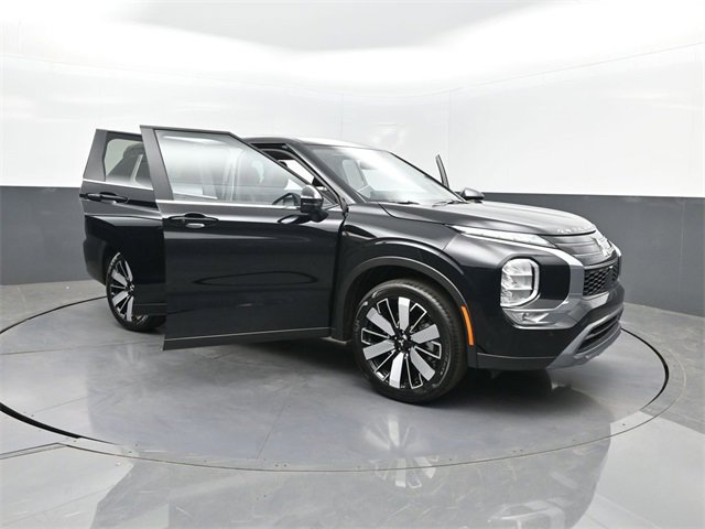 New 2025 Mitsubishi Outlander SE image 31
