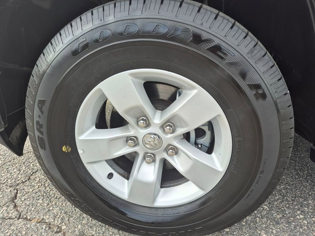 Used 2024 RAM 1500 Classic SLT image 9