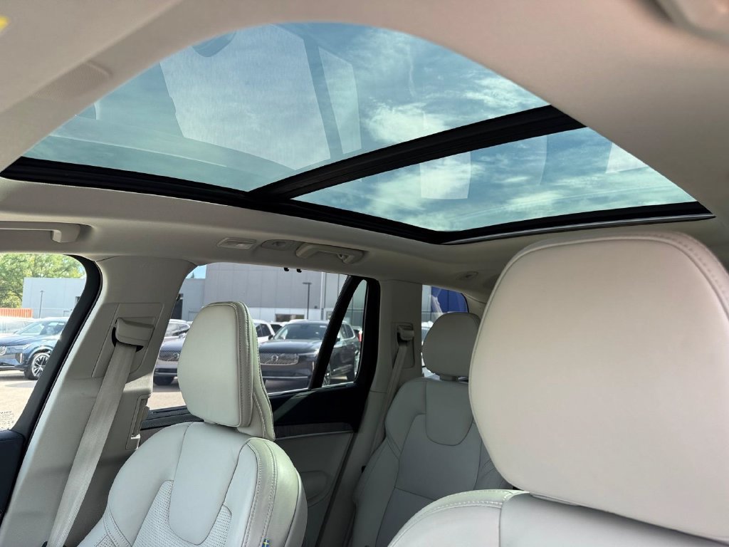 Certified 2024 Volvo XC90 T8 Ultimate w/ Protection Package Premier AWD/4WD image 7