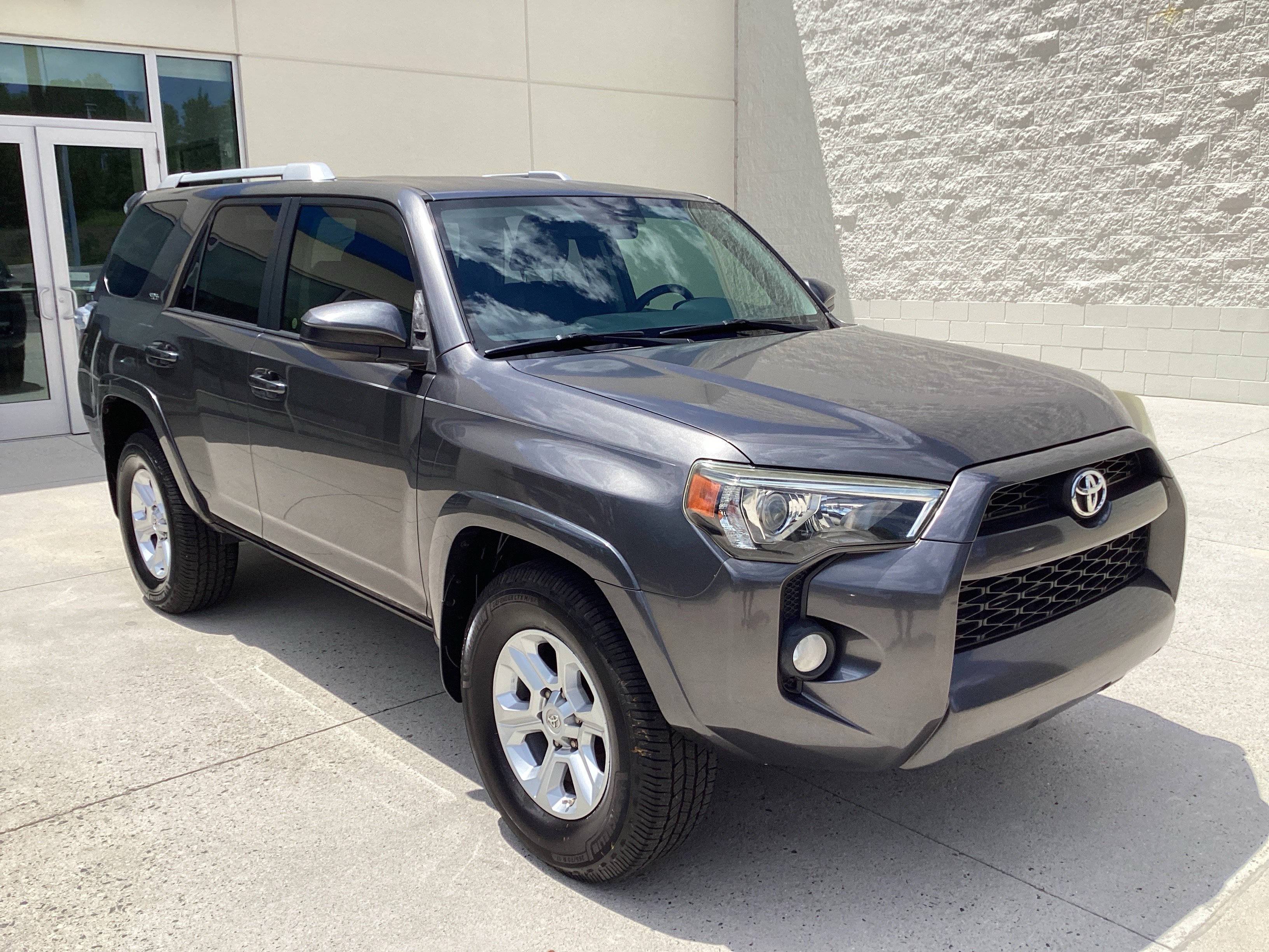 Used 2016 Toyota 4Runner SR5 RWD image 2