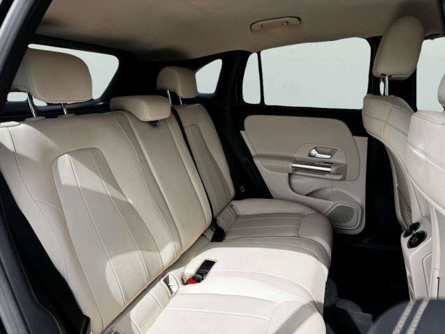 Used 2021 Mercedes-Benz GLA 250 4MATIC w/ Premium Package image 46