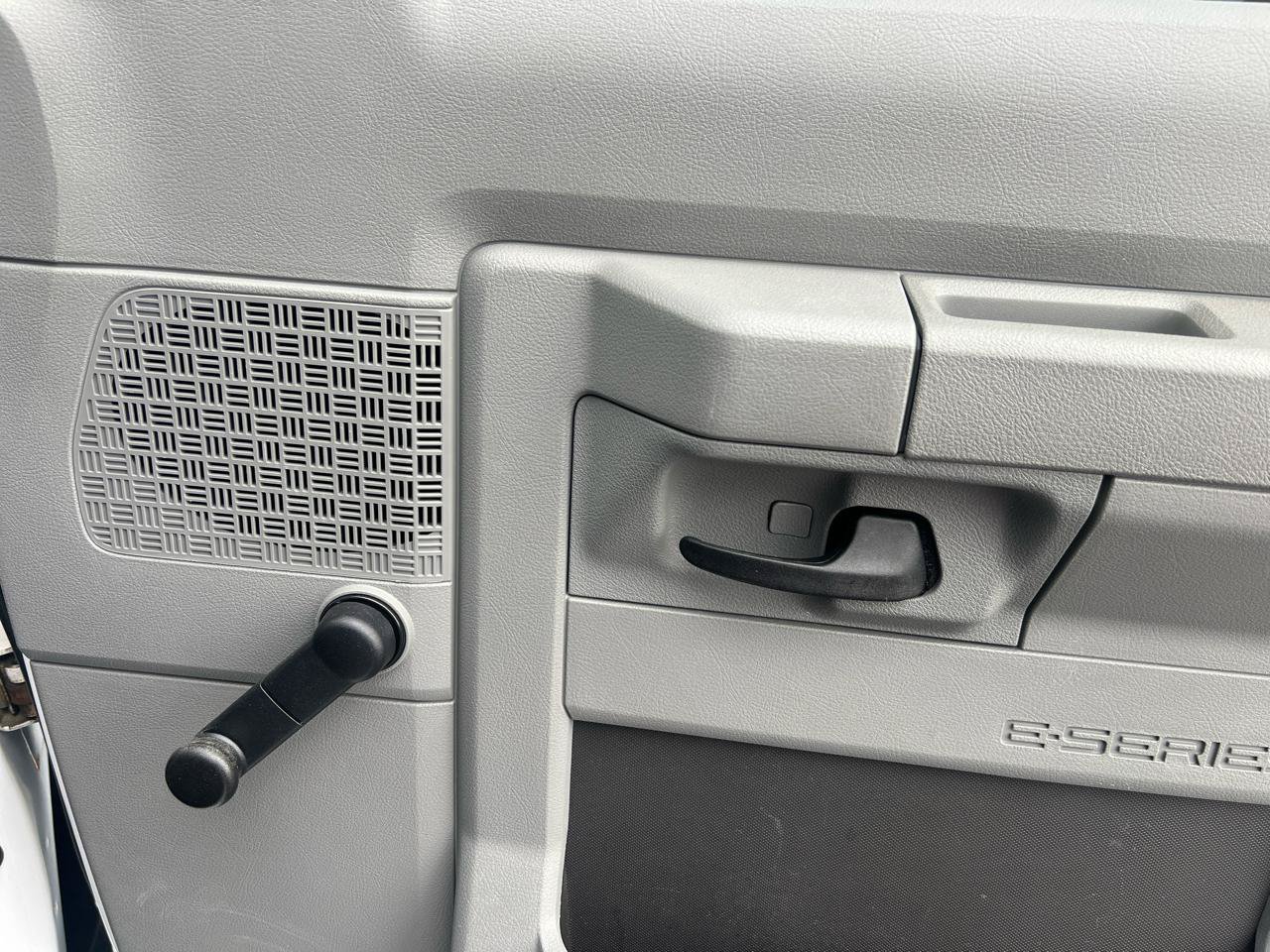 Used 2014 Ford E-350 and Econoline 350 Extended Super Duty RWD image 13