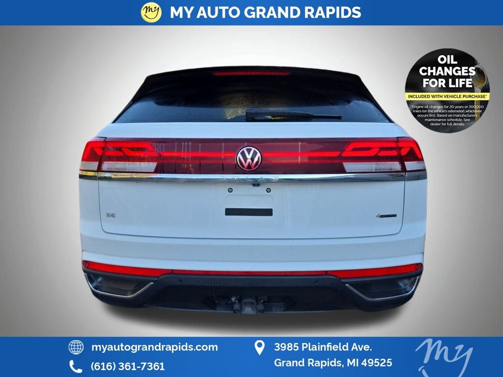 Used 2024 Volkswagen Atlas Cross Sport SE image 6