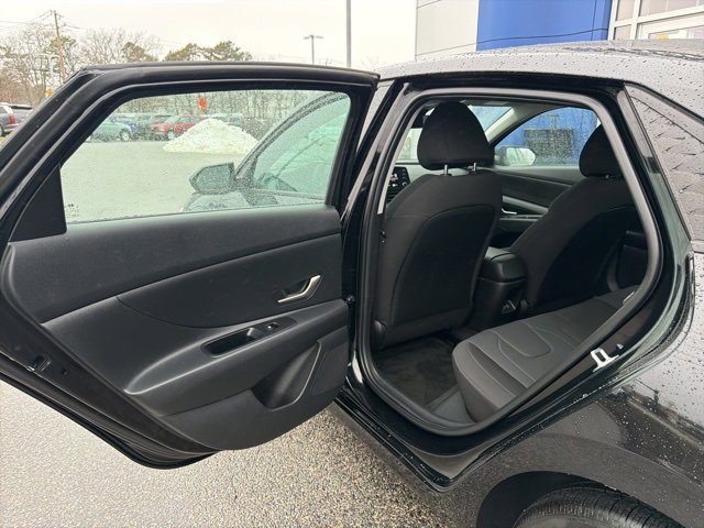 Used 2025 Hyundai Elantra SE image 30