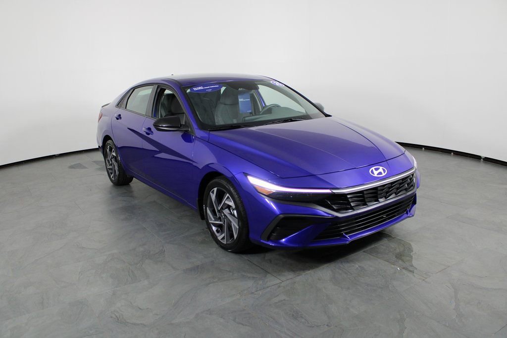 Certified 2025 Hyundai Elantra Sport image 11