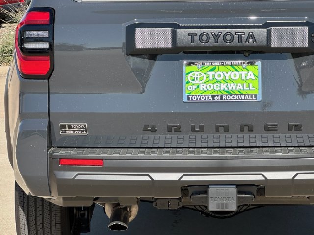 Certified 2025 Toyota 4Runner SR5 AWD/4WD image 5
