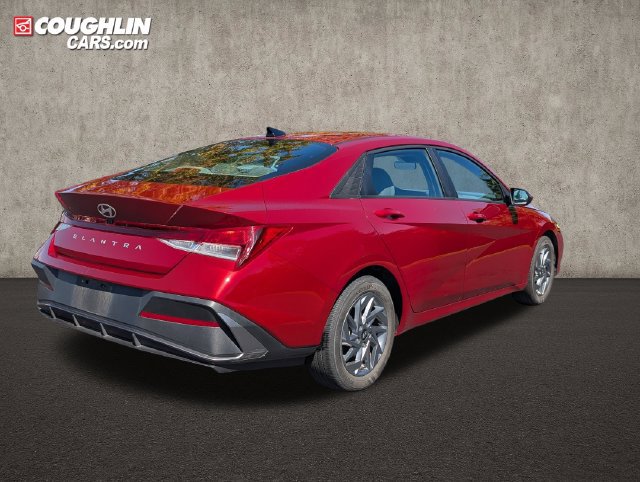 Certified 2024 Hyundai Elantra SEL FWD image 7