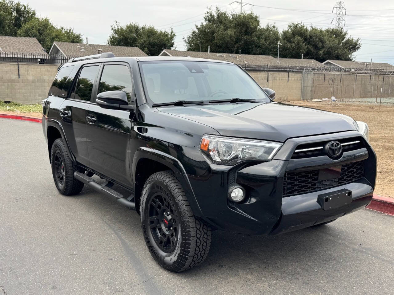 Used 2020 Toyota 4Runner SR5 Premium AWD/4WD image 3