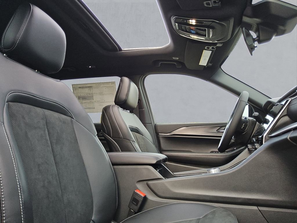 New 2025 Jeep Grand Cherokee L Altitude image 32
