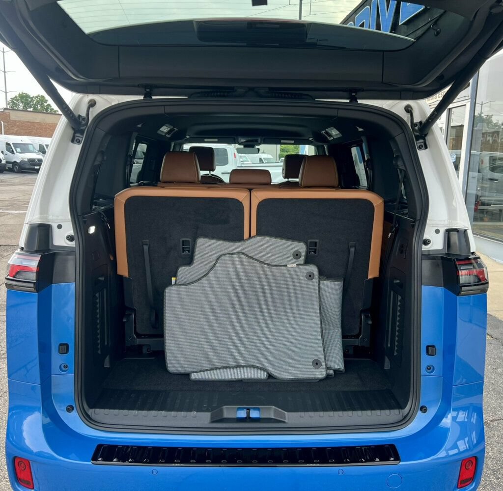 Used 2025 Volkswagen ID. Buzz Pro S RWD image 8