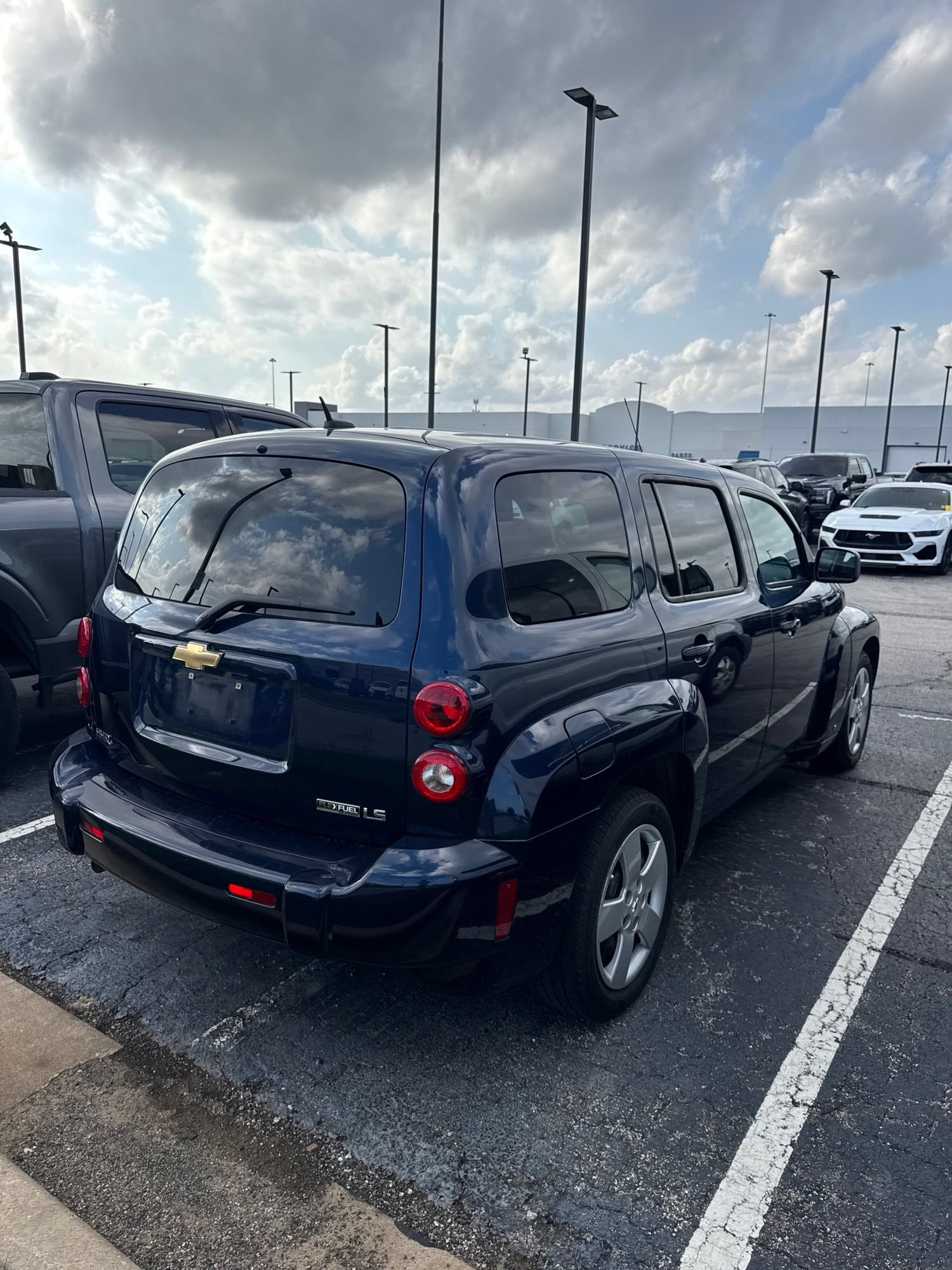 Used 2009 Chevrolet HHR LS FWD image 3