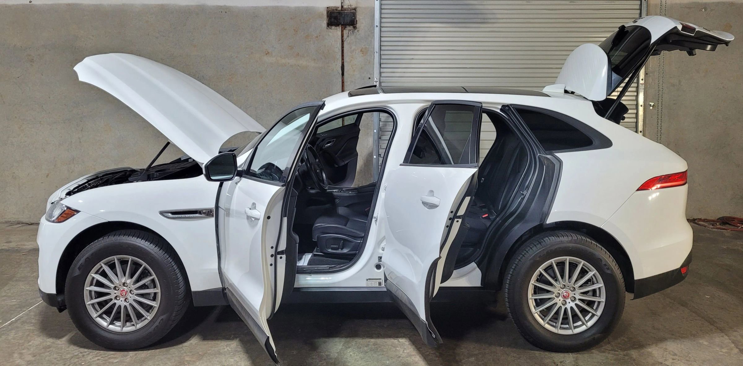 Used 2018 Jaguar F-PACE image 13