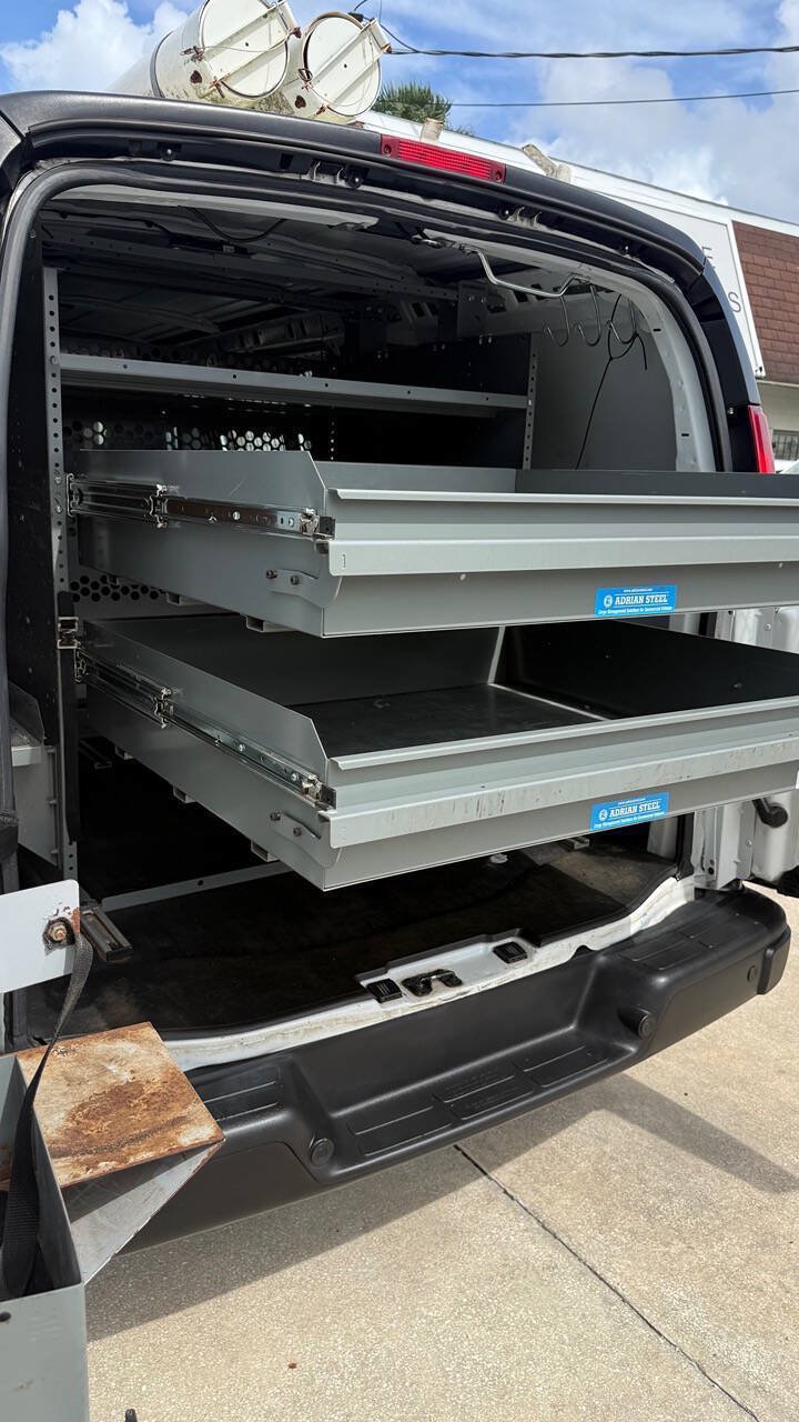 Used 2018 Chevrolet Express 2500 w/ Driver Convenience Package RWD image 23