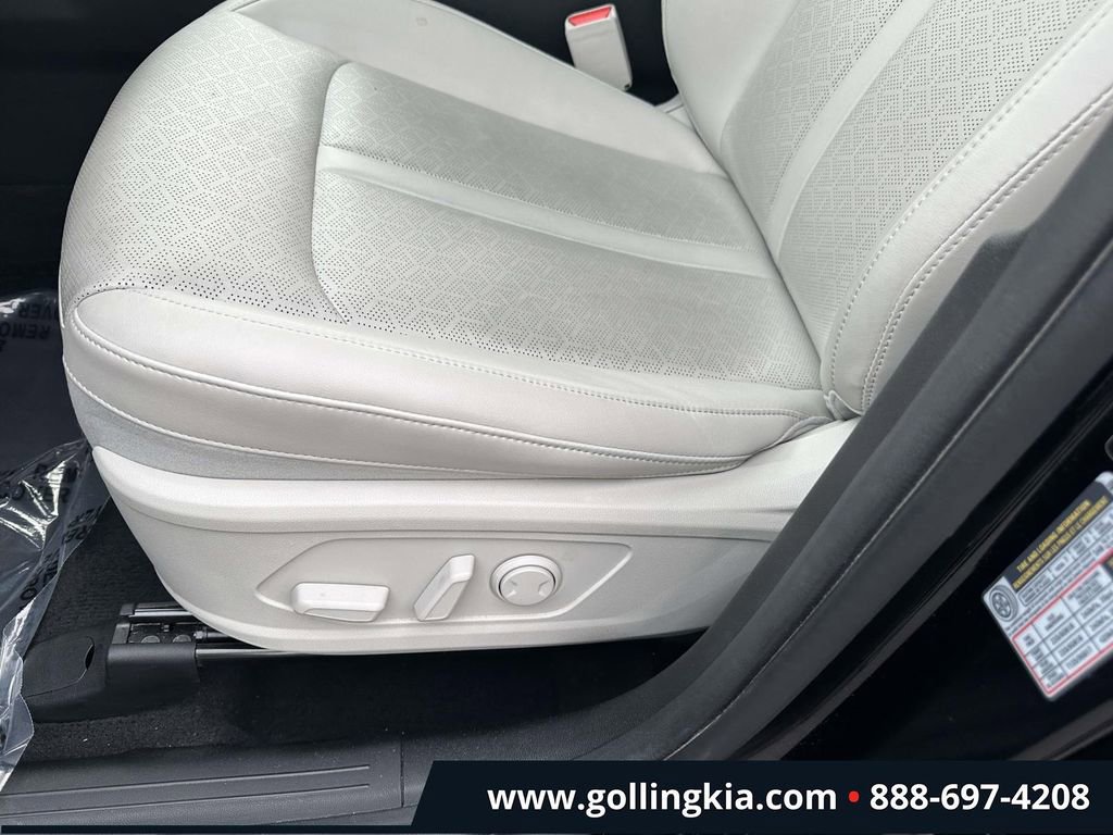 Certified 2023 Kia Sorento S w/ Panoramic Sunroof Package FWD image 17