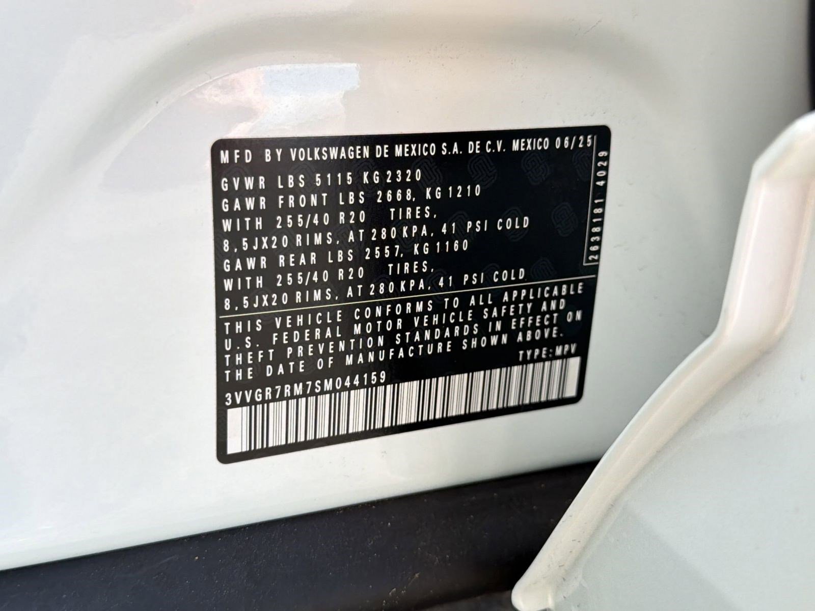 Used 2025 Volkswagen Tiguan SE R-Line image 21