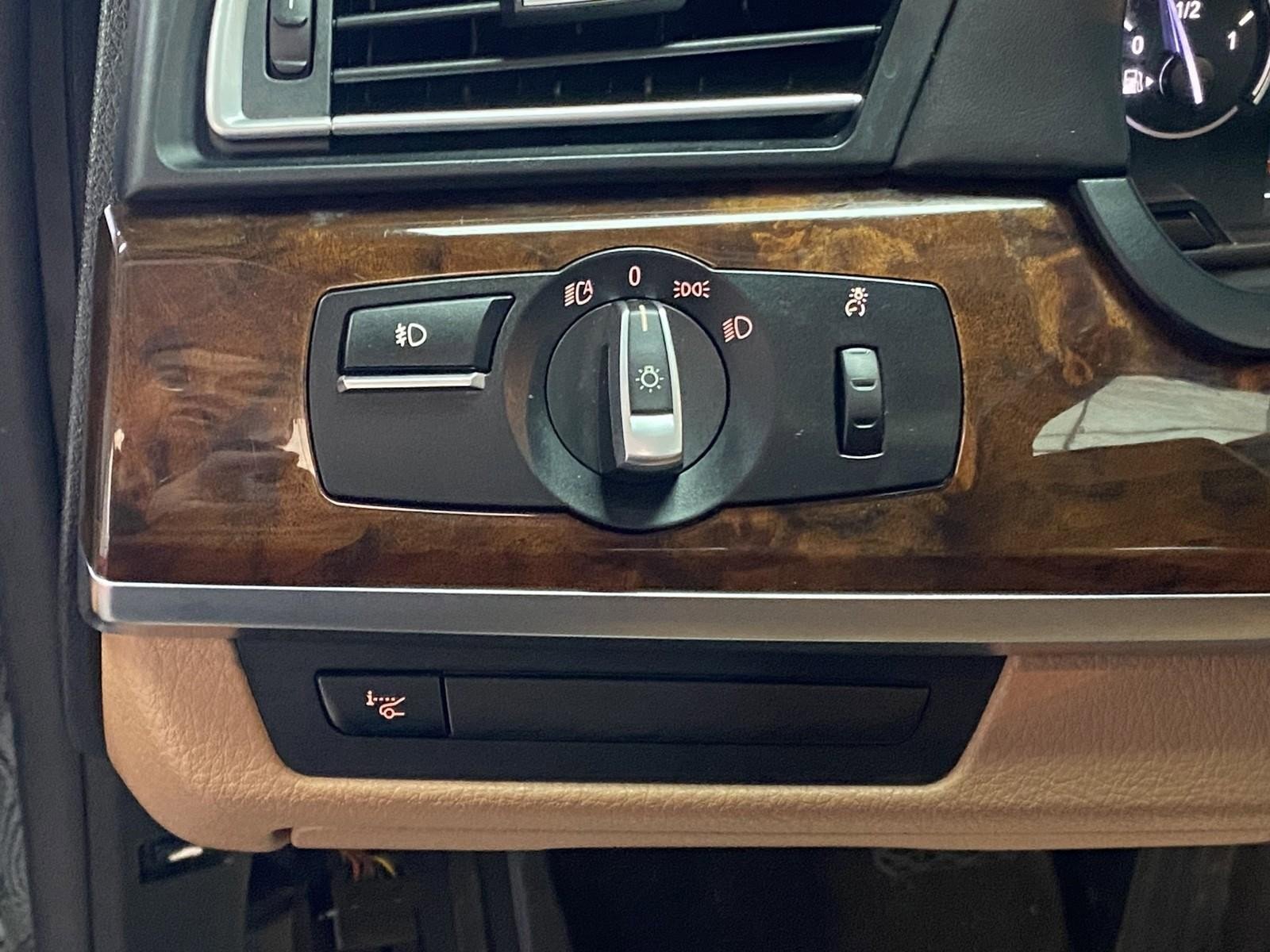 Used 2013 BMW 750Li xDrive image 33