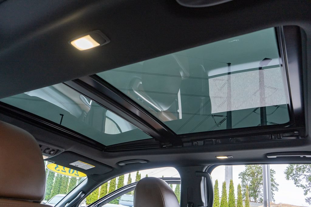 Used 2023 Nissan Titan Platinum Reserve w/ Moonroof Package AWD/4WD image 24