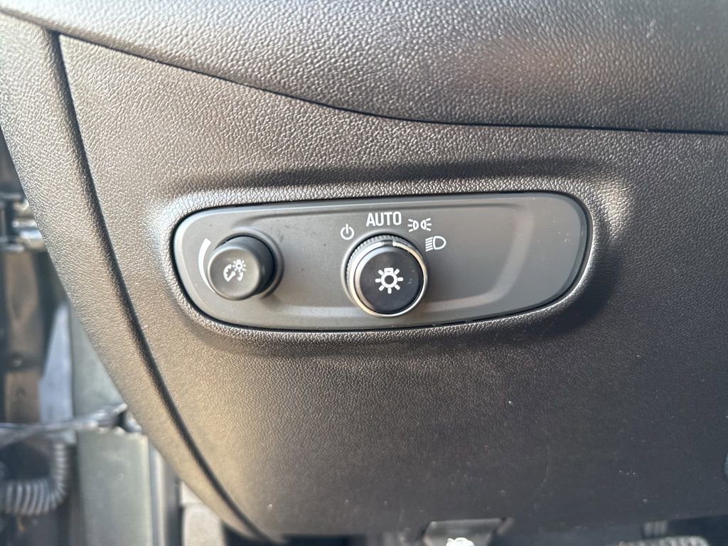 Used 2018 Chevrolet Equinox LT image 14