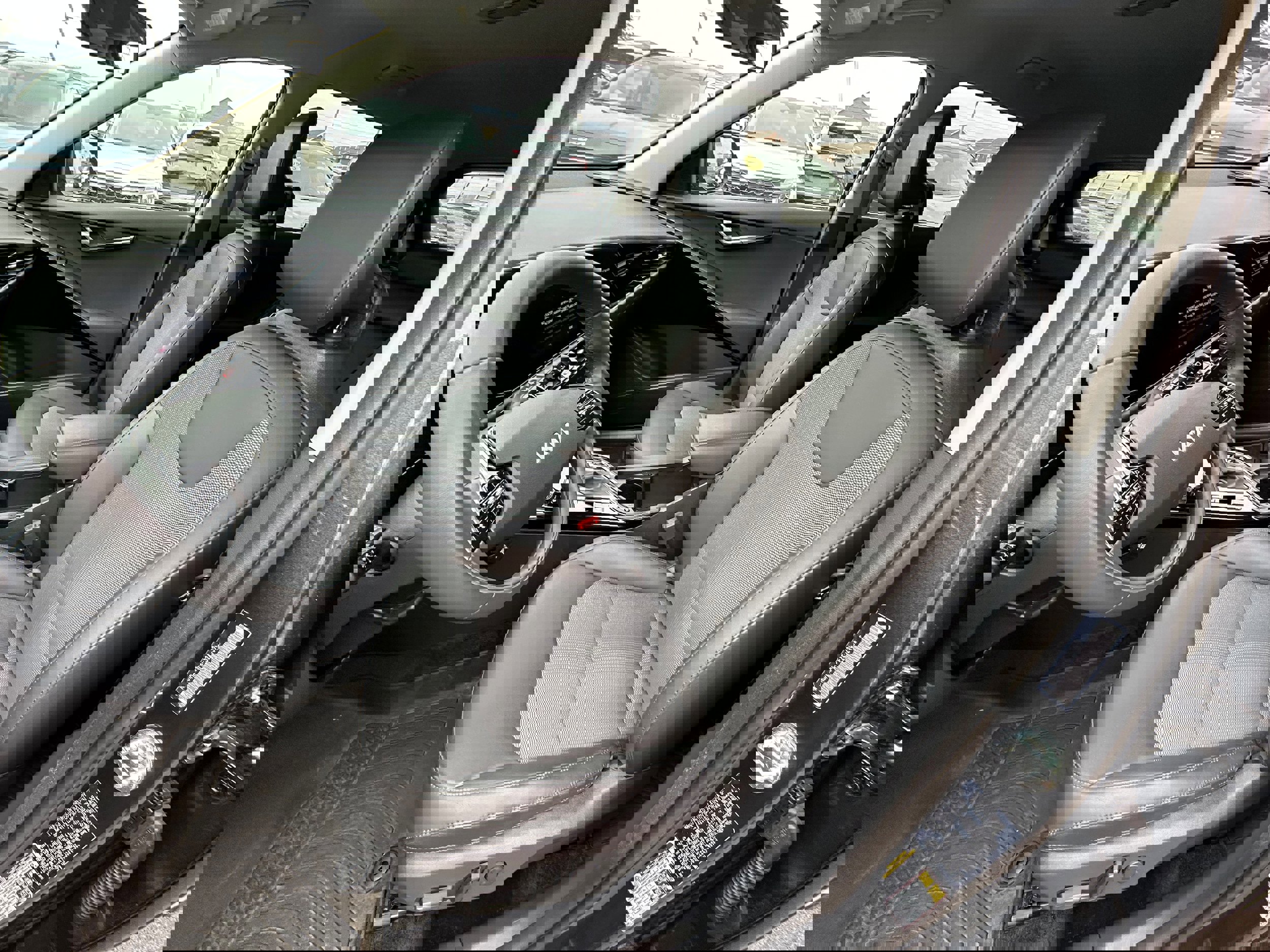 Used 2025 Kia Niro EX image 27