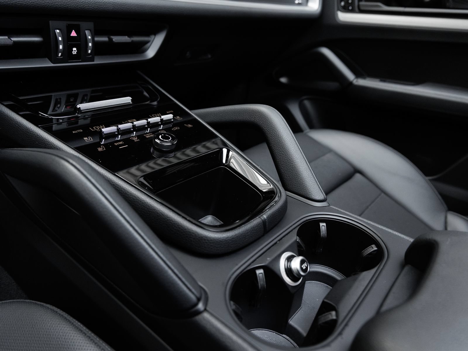 Certified 2025 Porsche Cayenne AWD/4WD image 24