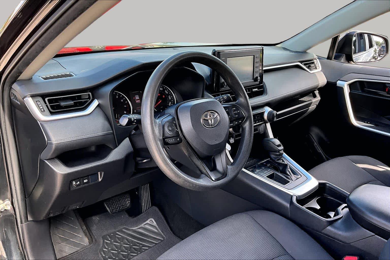 Used 2019 Toyota RAV4 LE w/ Carpet Mat Package FWD image 18