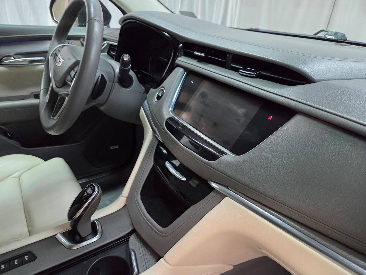 Used 2017 Cadillac XT5 Premium Luxury w/ Advanced Security Package AWD/4WD image 26