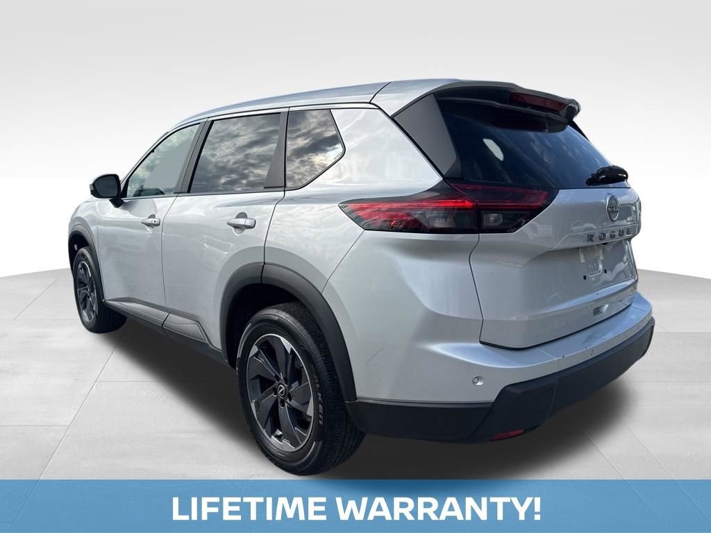 Used 2025 Nissan Rogue SV image 4
