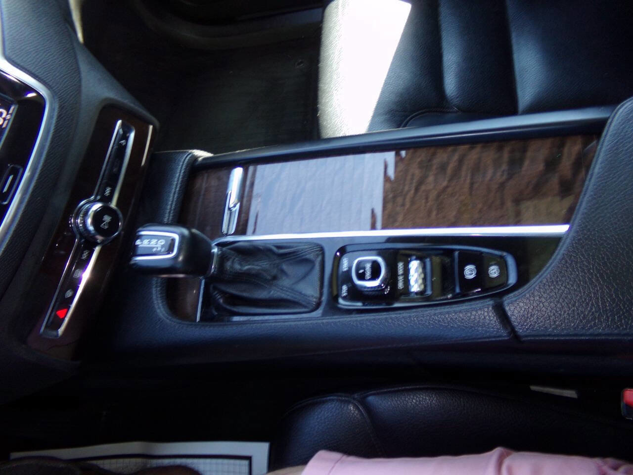 Used 2016 Volvo XC90 T6 Momentum w/ Momentum Plus Package image 60