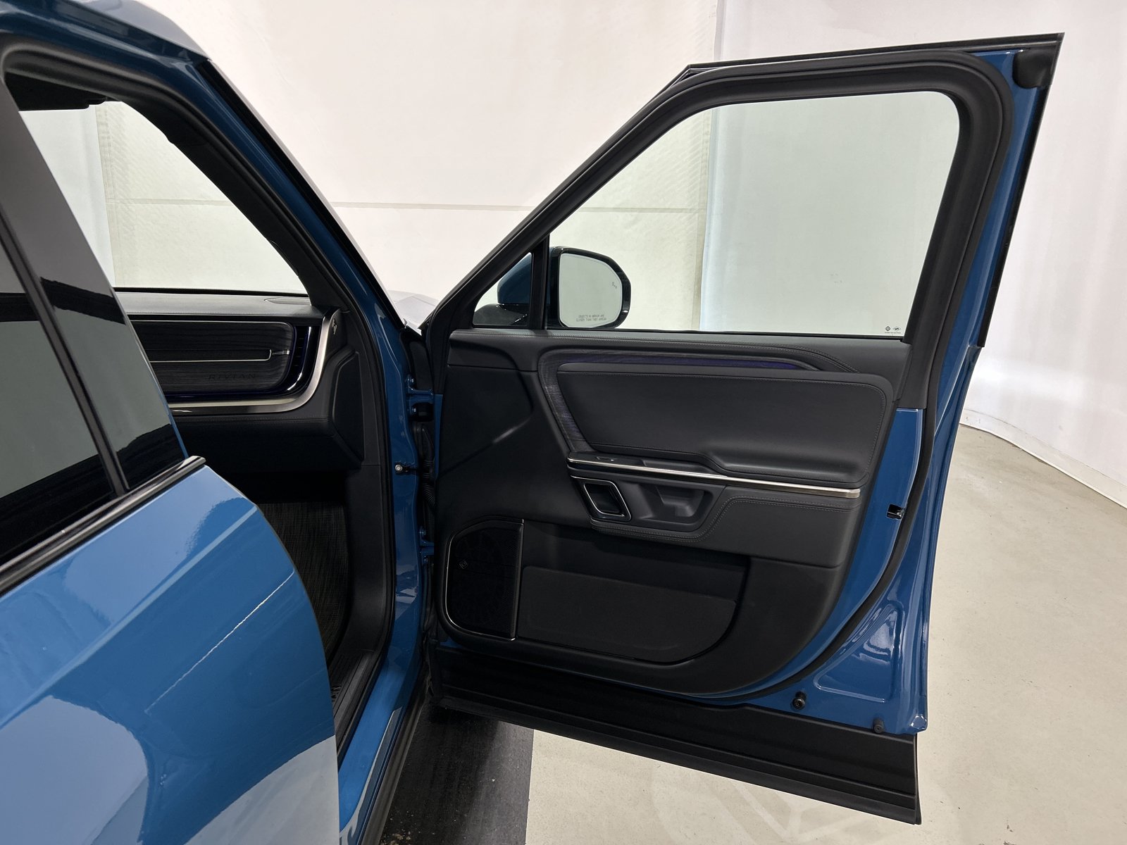 Used 2024 Rivian R1T Adventure AWD/4WD image 18