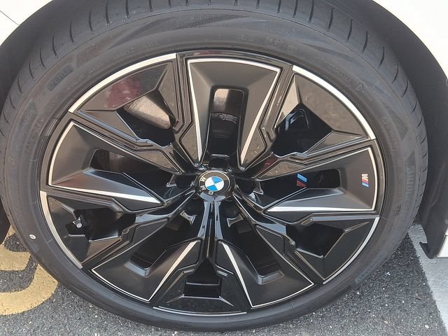 Used 2024 BMW 740i xDrive w/ Premium Package 2 AWD/4WD image 8