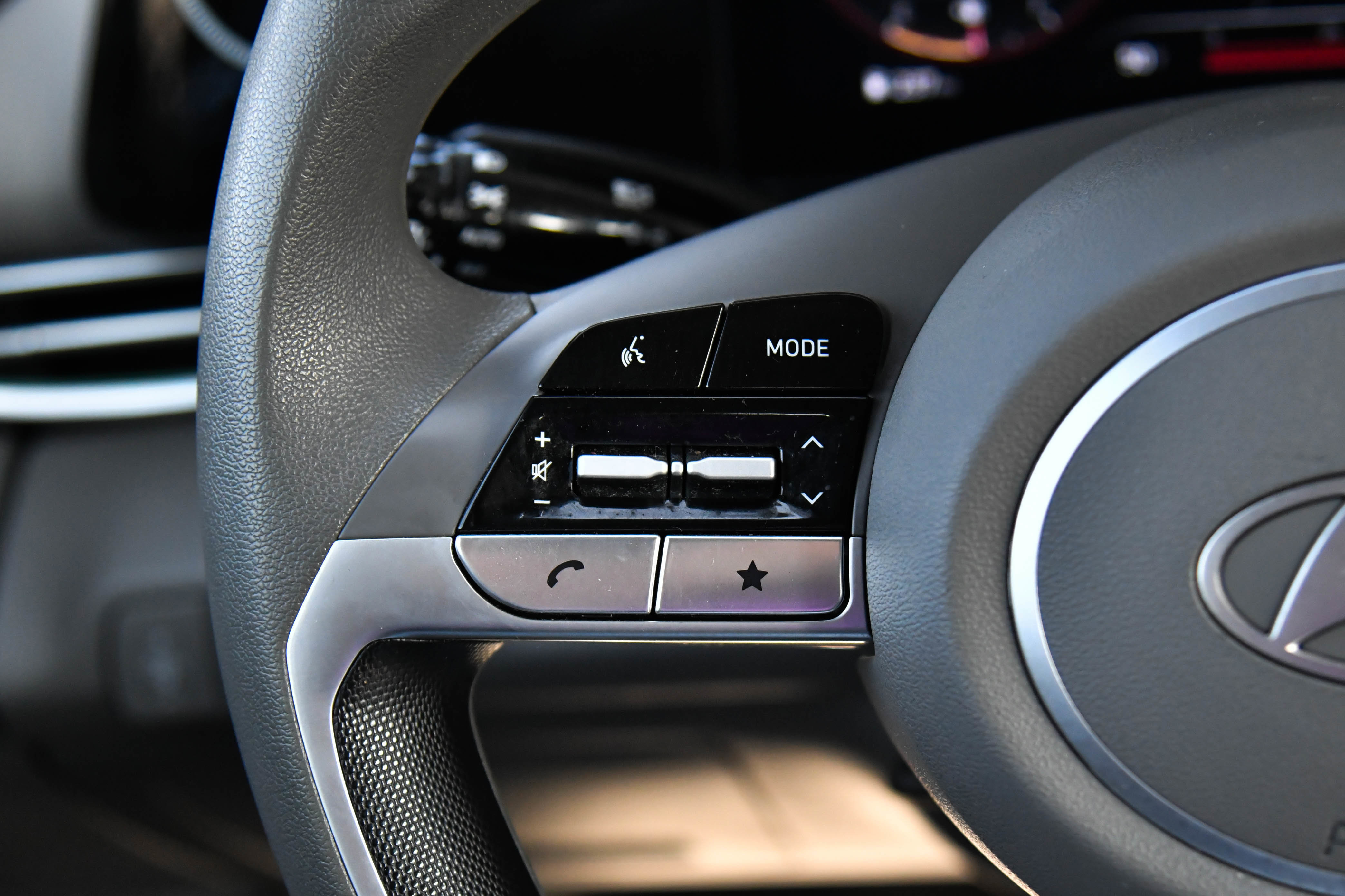 Used 2024 Hyundai Elantra SEL image 31