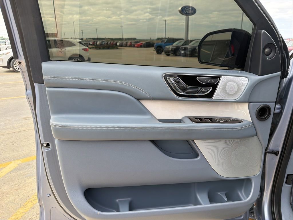 Used 2023 Lincoln Navigator L Black Label AWD/4WD image 9