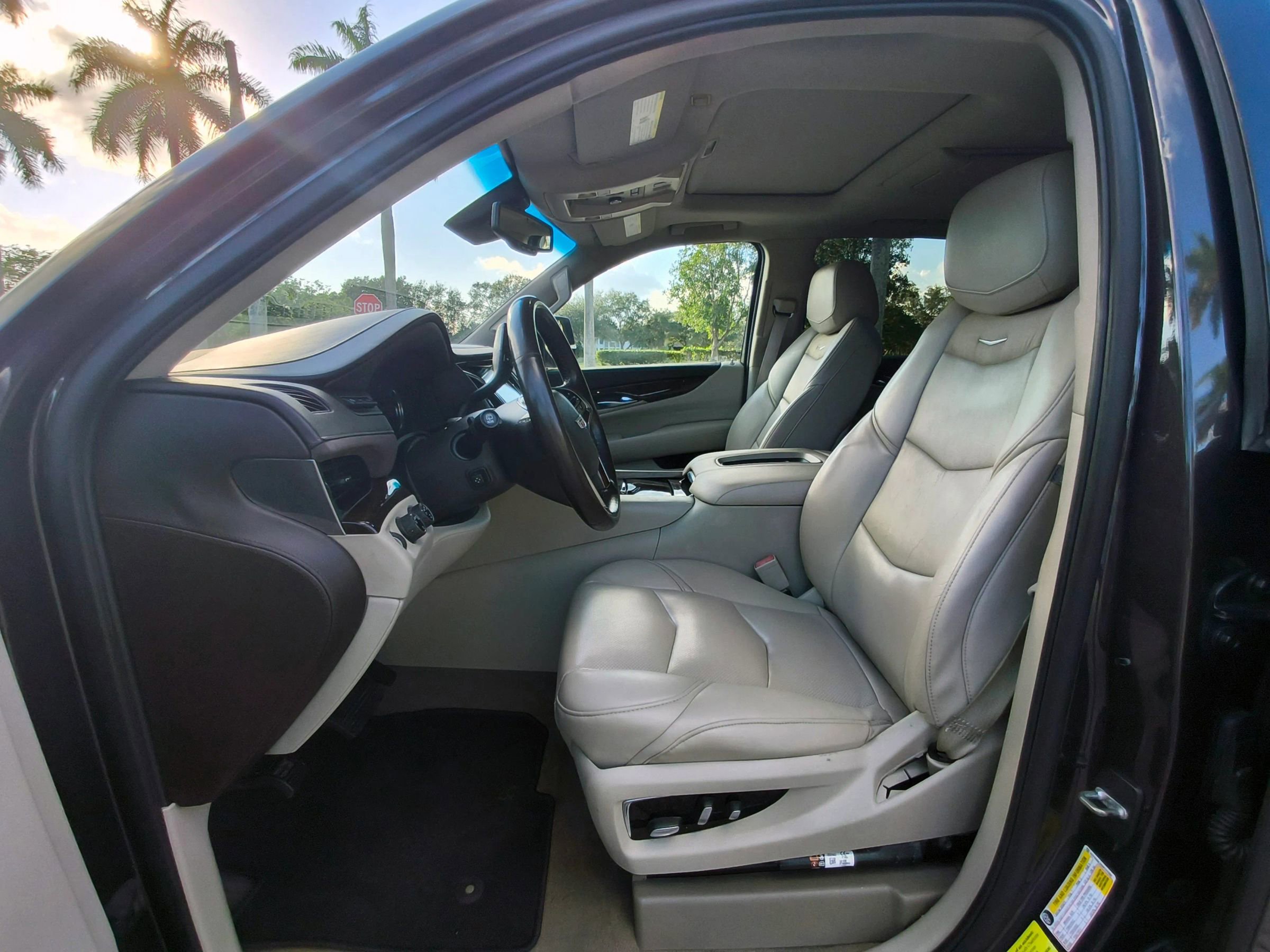 Used 2016 Cadillac Escalade Luxury image 5