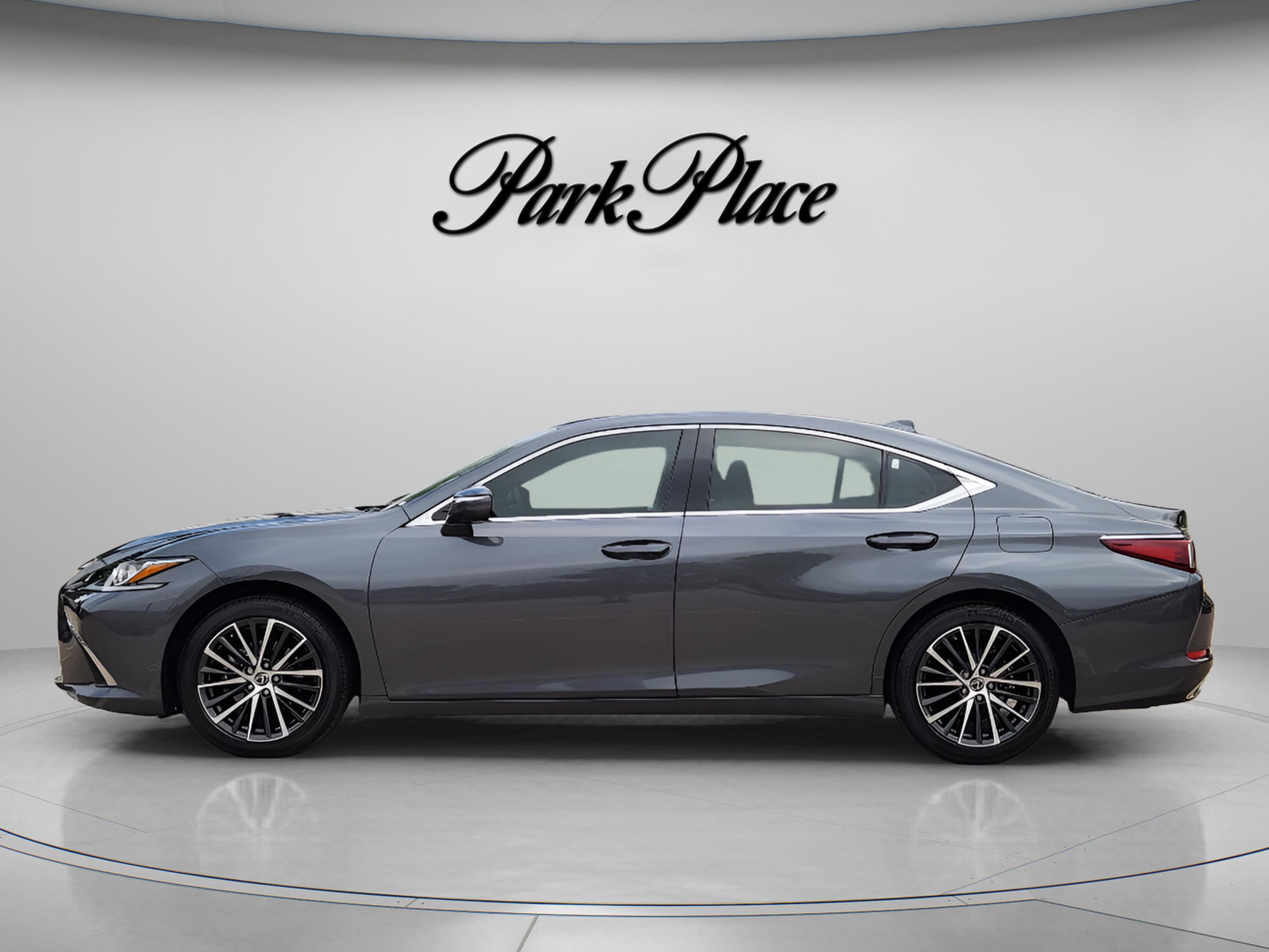 Used 2025 Lexus ES 350 w/ Premium Package image 2