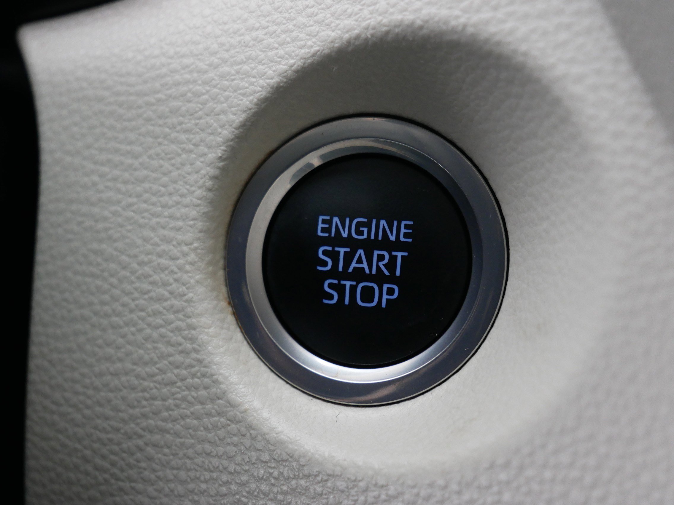 Used 2022 Toyota Corolla Cross XLE image 31