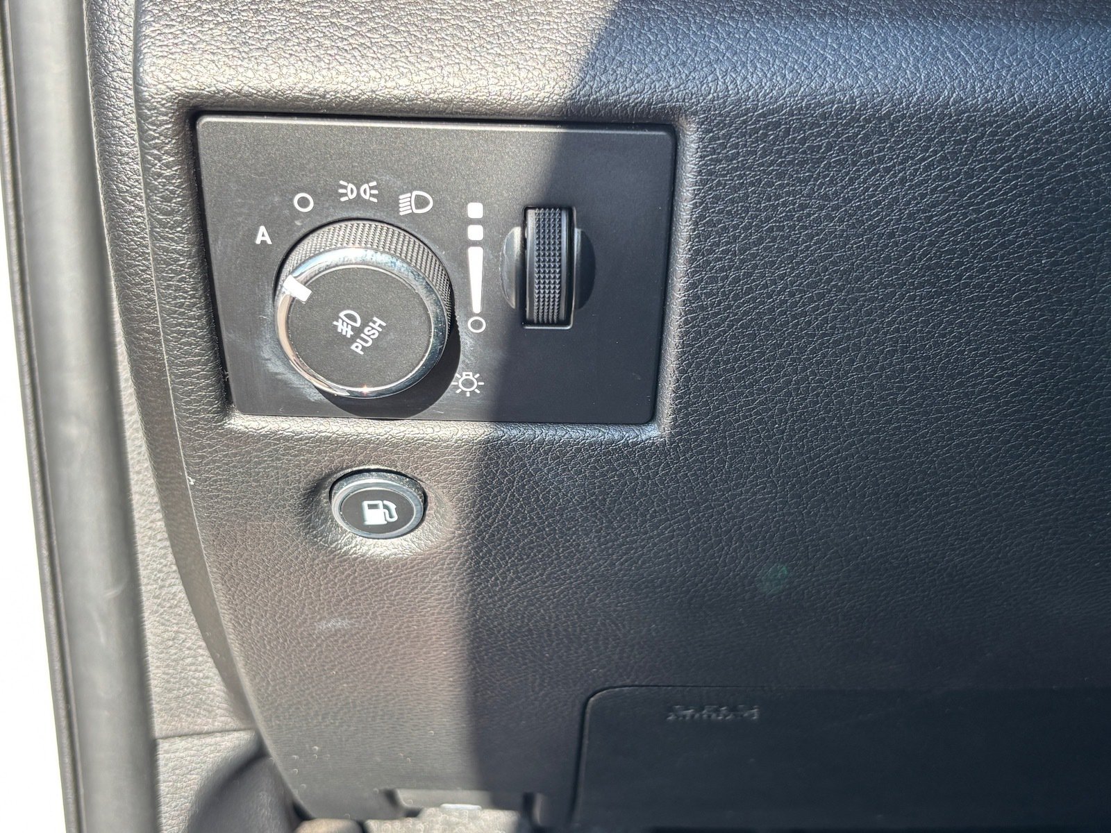 Used 2020 Jeep Grand Cherokee Laredo RWD image 23