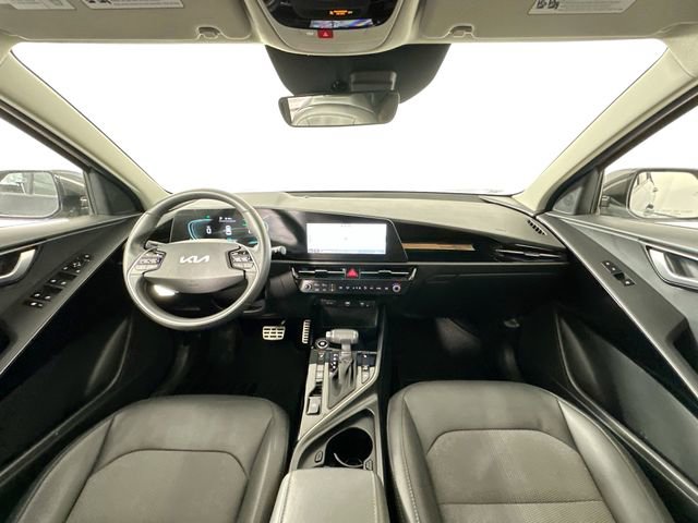 Used 2023 Kia Niro EX Touring image 3