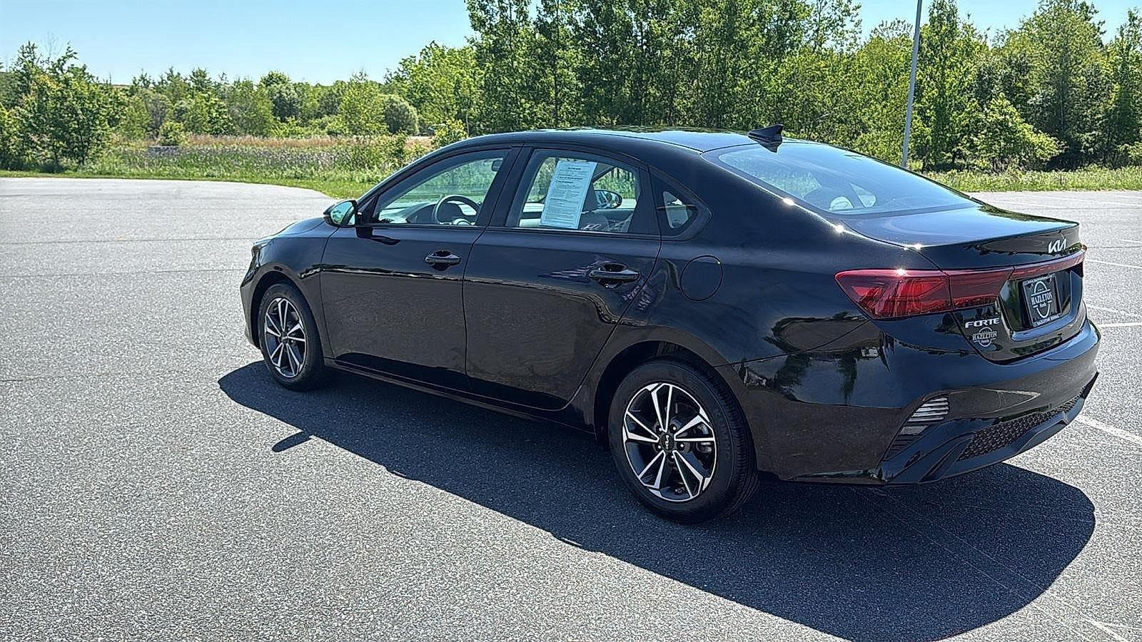 Used 2023 Kia Forte LXS w/ LXS Technology Package FWD image 8