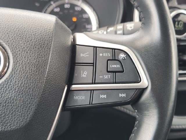 Used 2023 Toyota Highlander LE FWD image 25