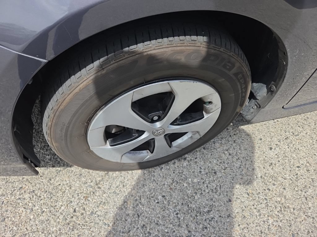 Used 2013 Toyota Prius Two FWD image 9