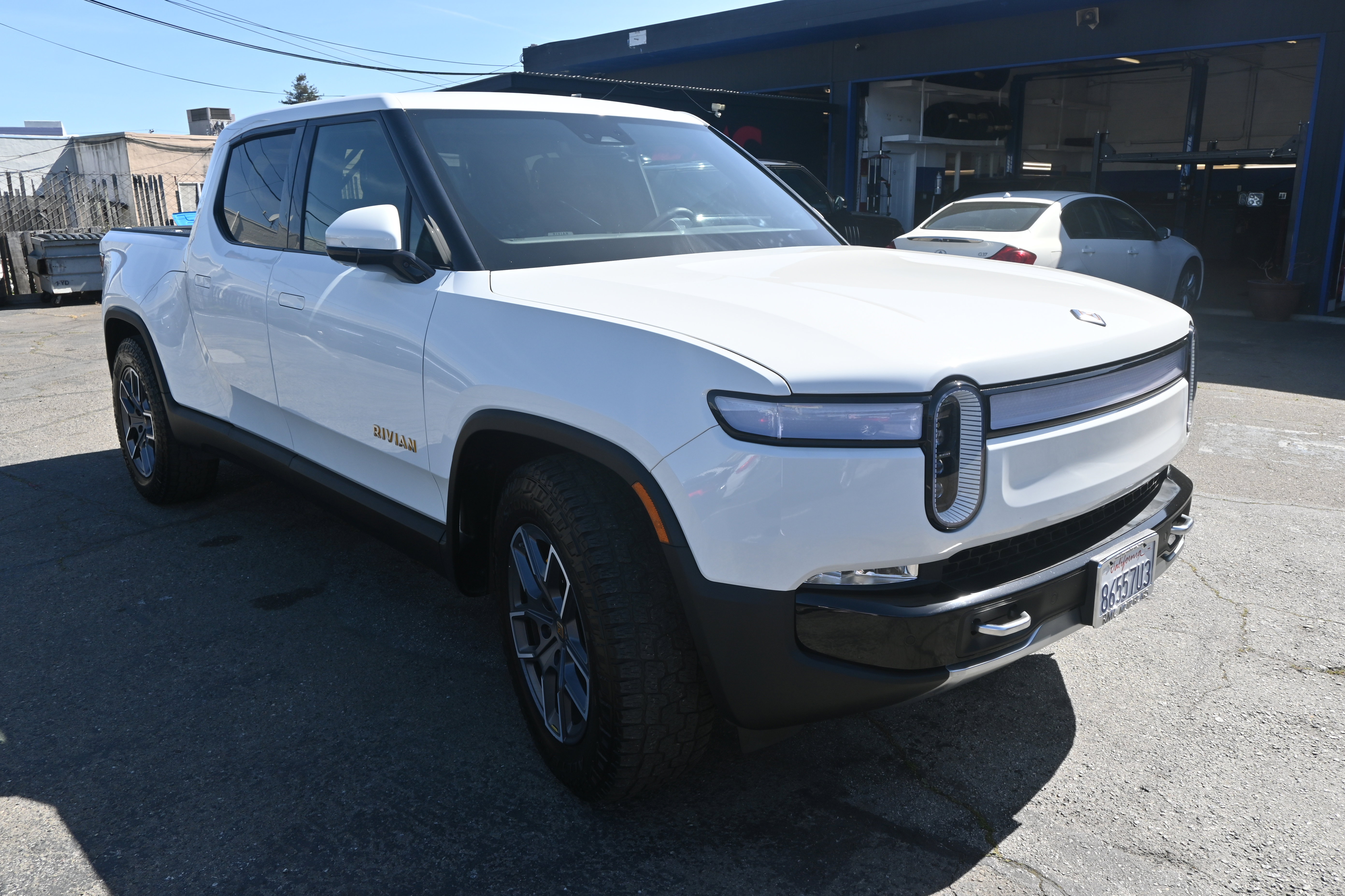 Used 2023 Rivian R1T Adventure image 5