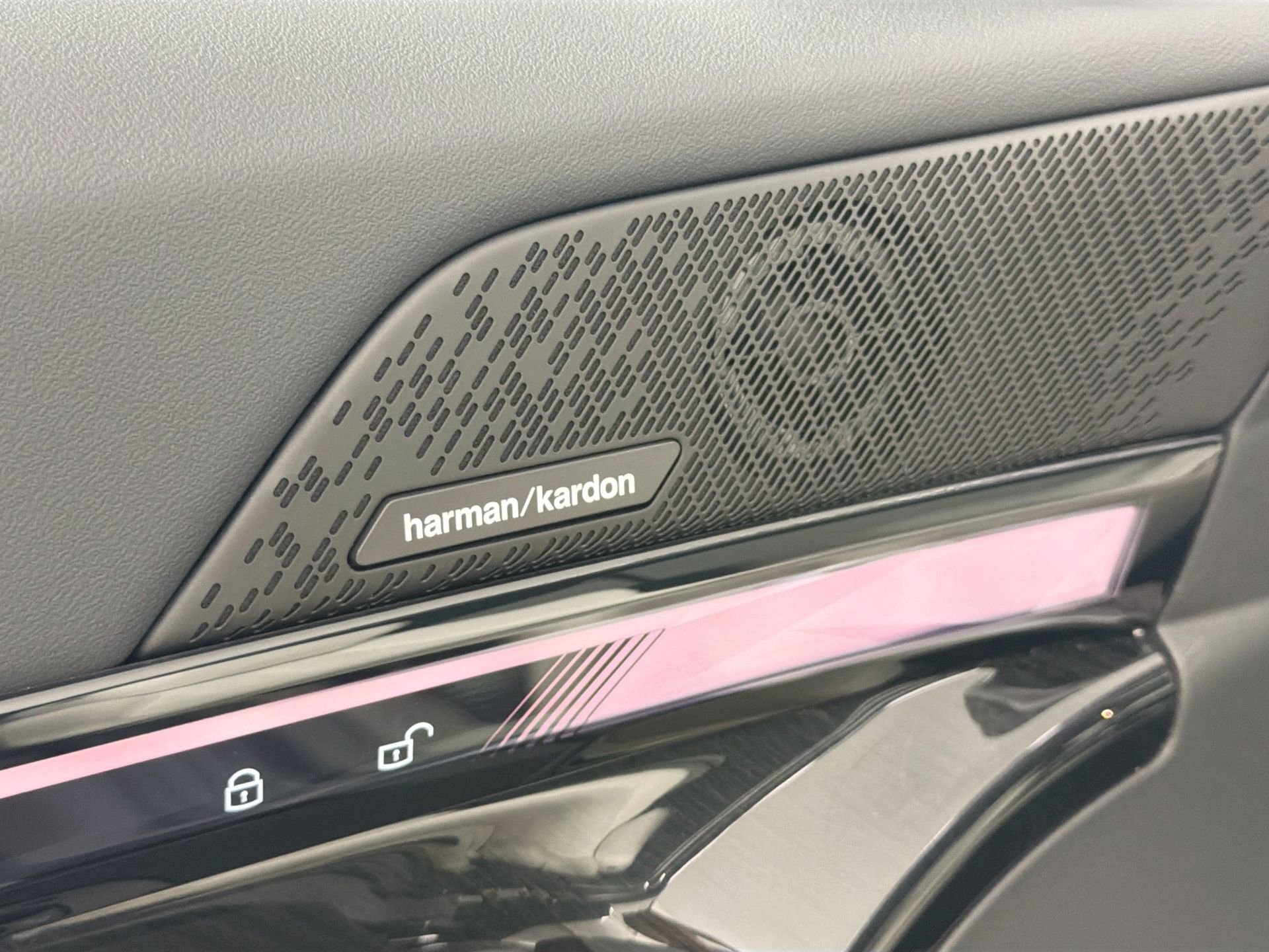 New 2026 BMW 550e xDrive w/ Premium Package image 19